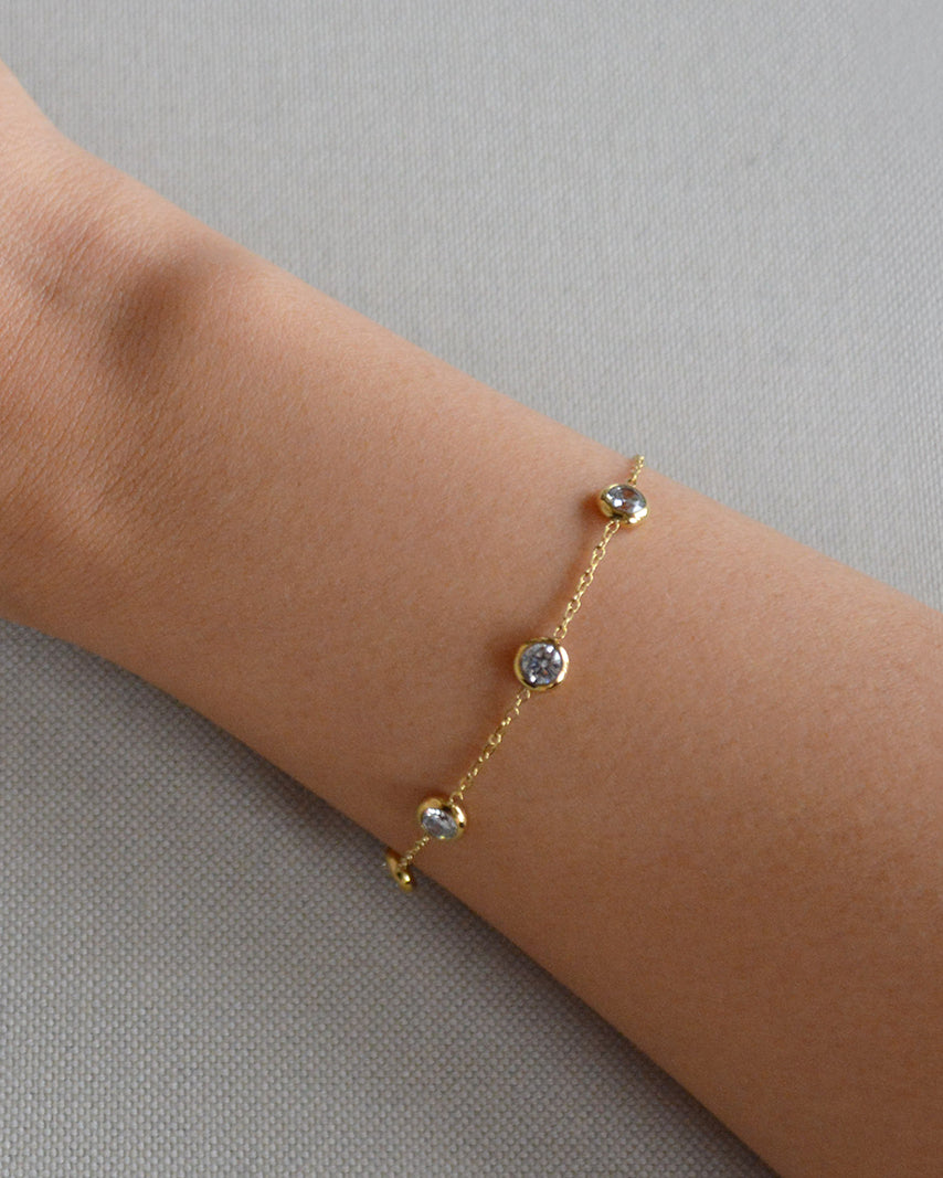 Luce zircon stone bracelet worn on wrist – delicate waterproof design for daily wear