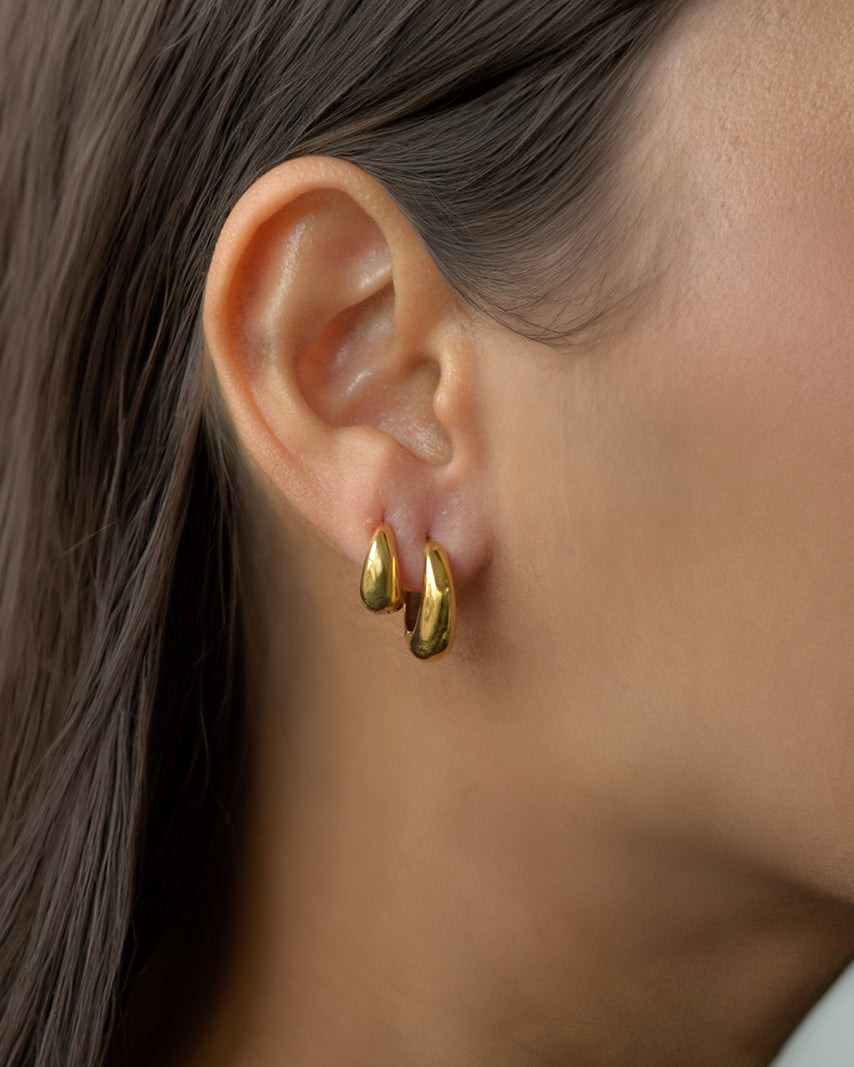 Lysa gold hoop earring stack on ear – bold waterproof earrings in mixed sizes